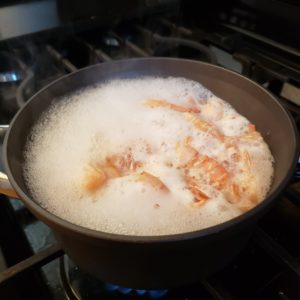 Bubbling shrimp stock preparation