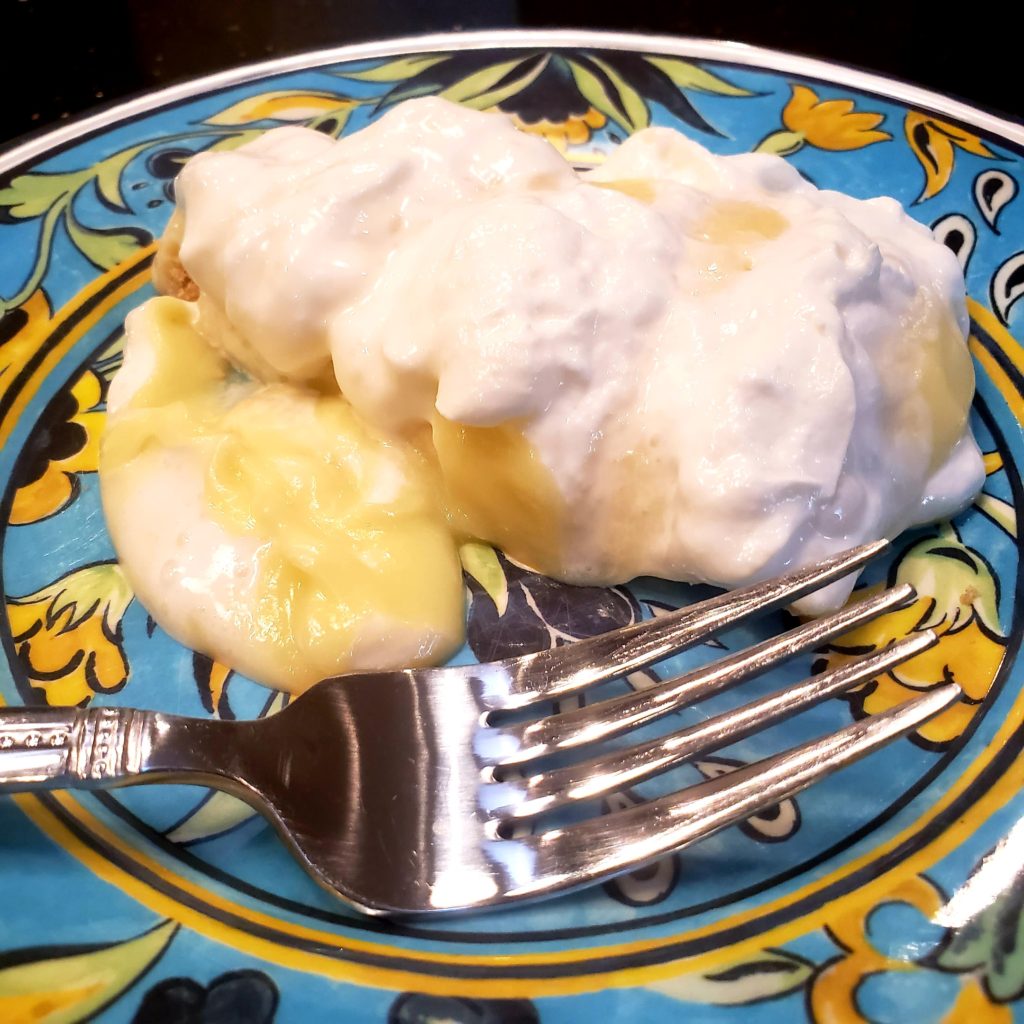 single serving of banana cream pie on a blue and yellow plate